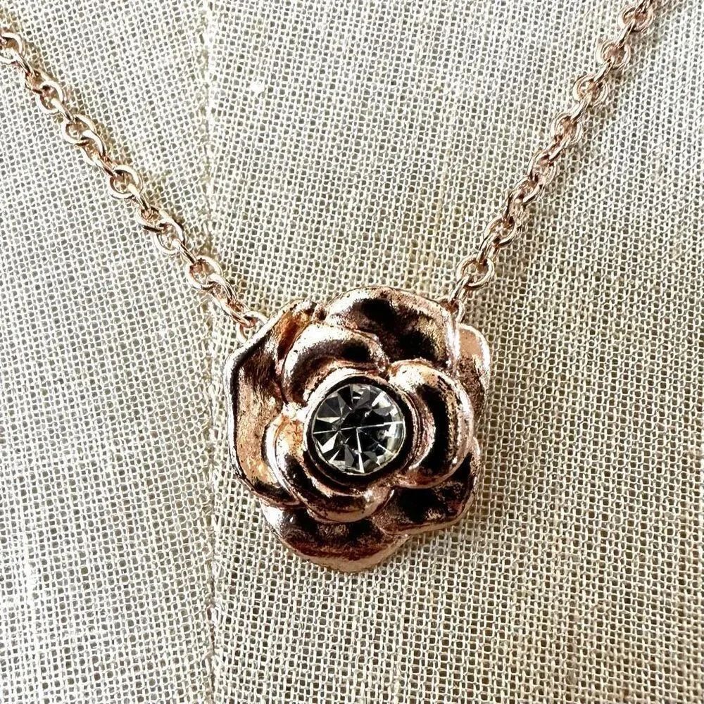 Gold tone floral rhinestone pendant necklace